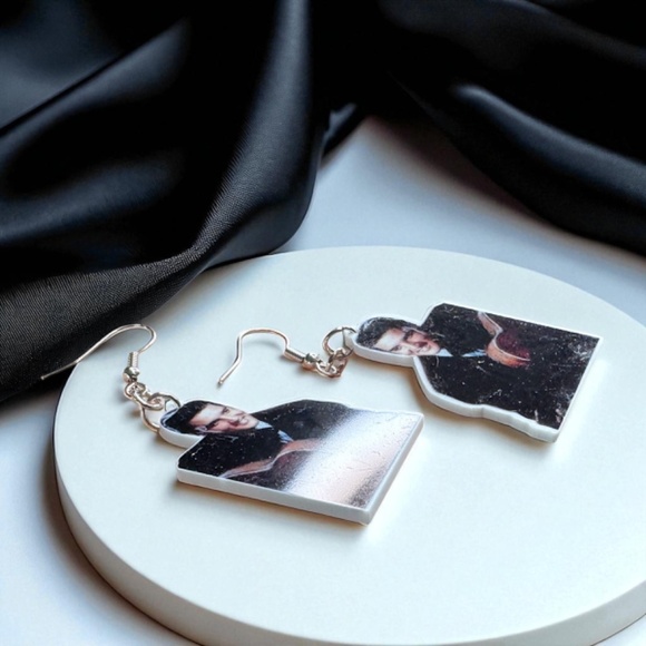 Rock Your Style: Elvis Presley Dangle Earrings – Iconic Vibes in Every Pair!✨ - Picture 4 of 8